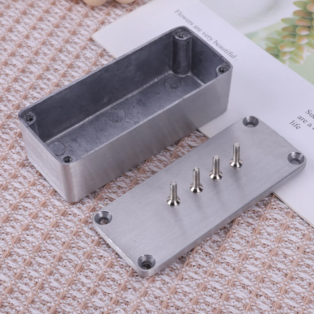 علبة دواسة تأثيرات طراز 1590A، - مراجعة Musical Instrument Brands وسعره